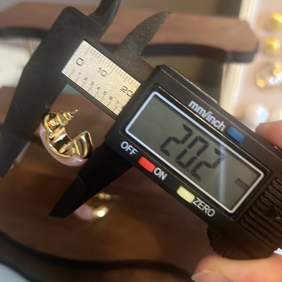 Vintage Pink Enamel Drop Earrings - Picture 5 of 7